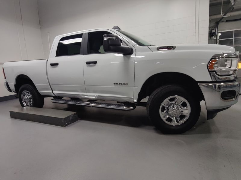 2024 RAM 2500 Big Horn 6.4L V8 Crew Cab 4x4Image 3