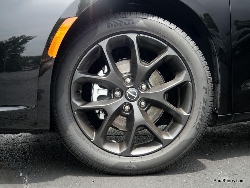 2025 Chrysler Pacifica LimitedImage 17