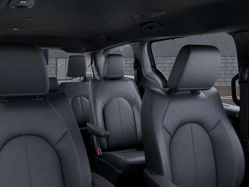 New 2026 Chrysler Pacifica SelectImage 26