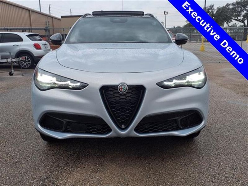 2025 Alfa Romeo Stelvio AWDImage 4