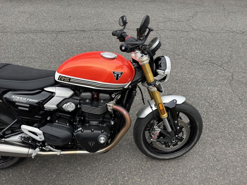 2025 Triumph Speed Twin 1200 RS MODEL BAJA ORANGE / SAPPHIRE BLACK 
