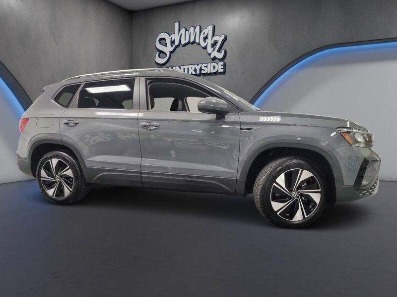 Used 2024 Volkswagen Taos SE 4-Motion AWDImage 4