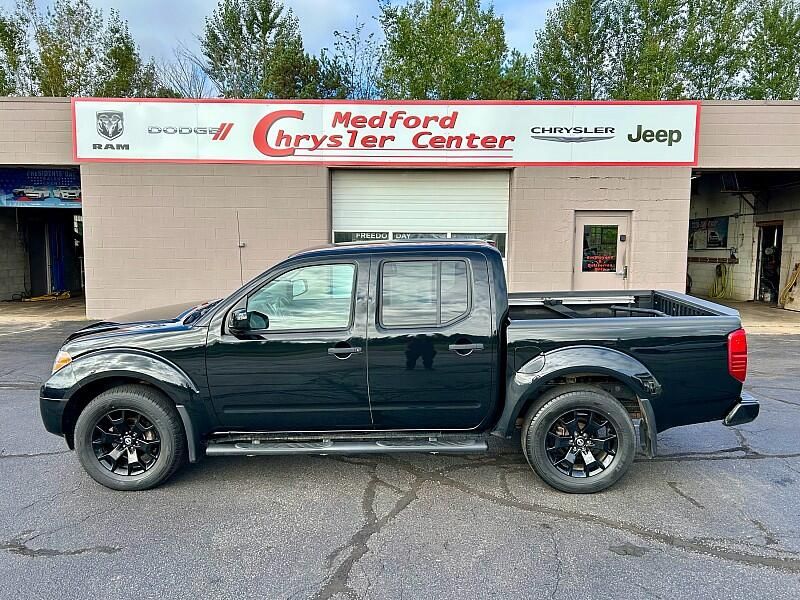 2021 Nissan Frontier Crew Cab photo 9