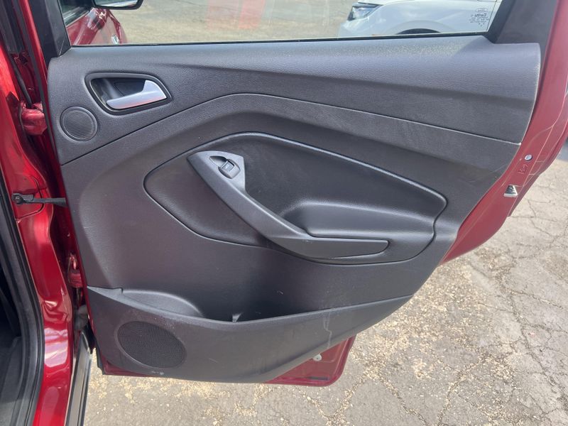 2016 Ford Escape SEImage 24
