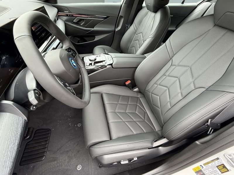 2025 BMW i5 eDrive40Image 19