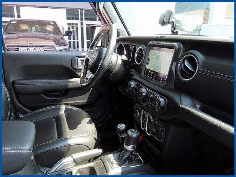 Used 2022 Jeep Wrangler Unlimited SaharaImage 8