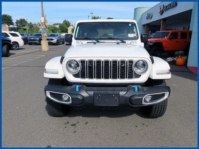 2024 Jeep Wrangler Sahara 4xe photo 3