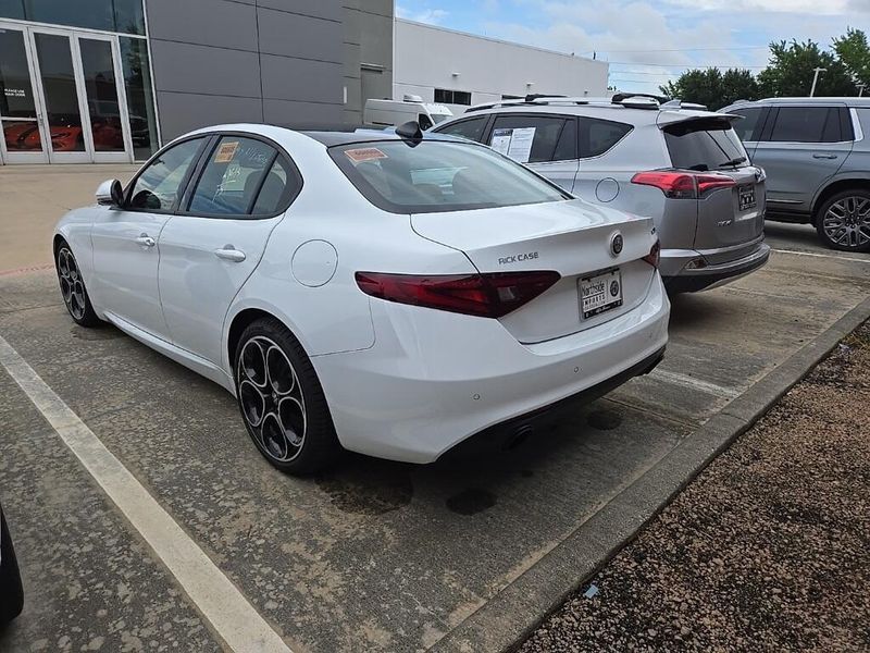 2022 Alfa Romeo Giulia TiImage 4