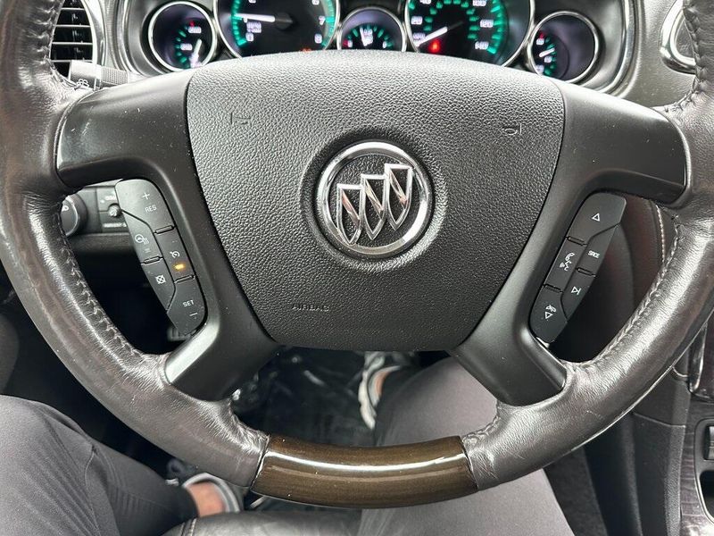 2015 Buick Enclave Leather GroupImage 3