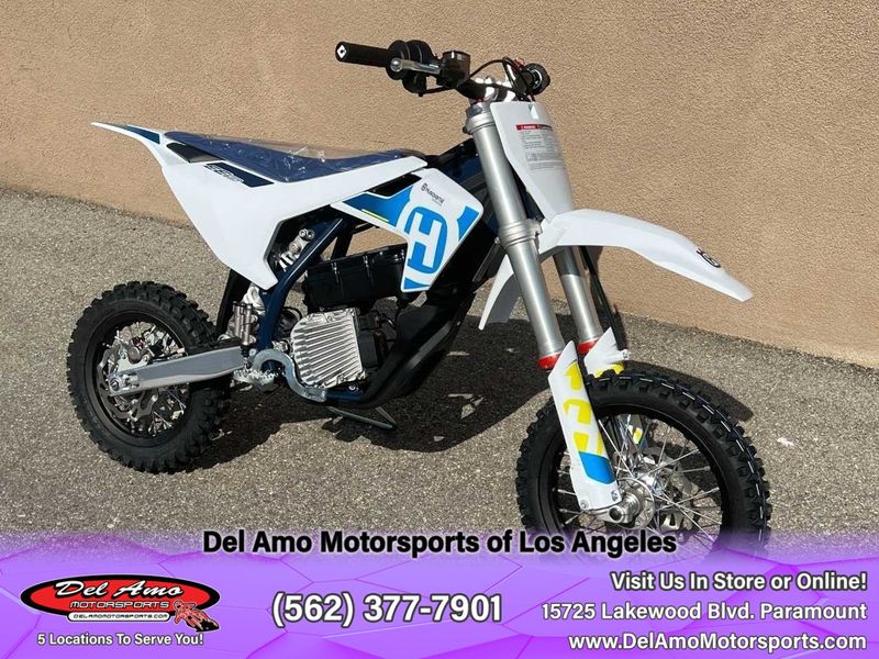 2024 HUSQVARNA EE 3  in a WHITE exterior color. Del Amo Motorsports of Los Angeles (562) 262-9181 delamomotorsports.com 