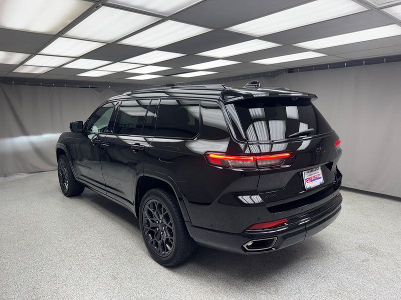2025 Jeep Grand Cherokee L Summit Reserve 4x4Image 2