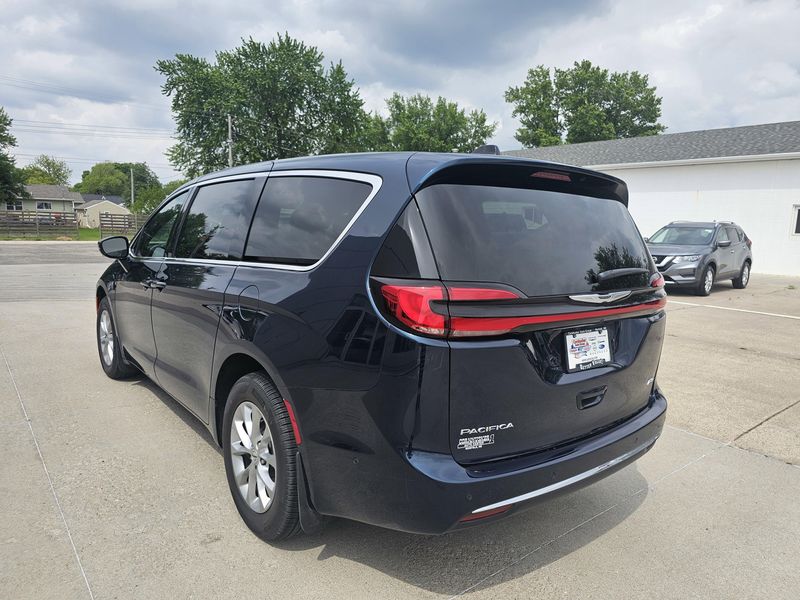 2025 Chrysler Pacifica SelectImage 6