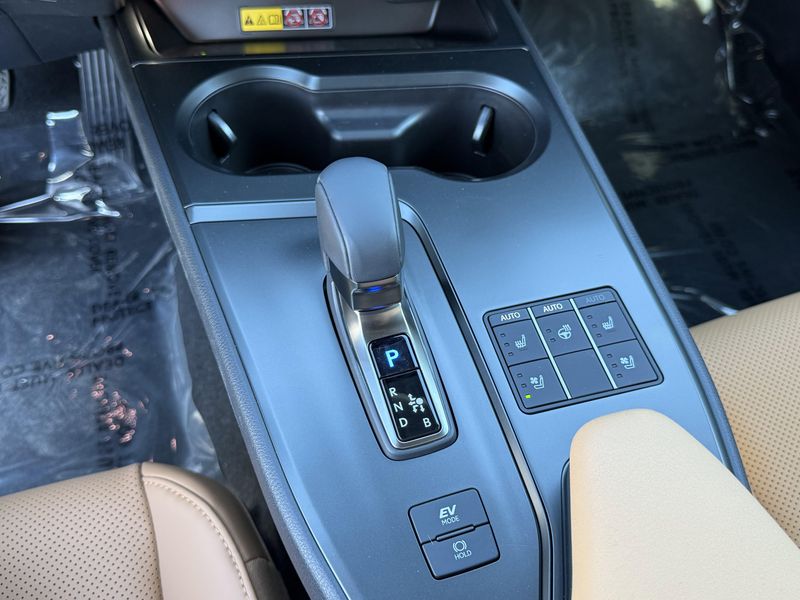 New 2026 Lexus UX 300h PremiumImage 24