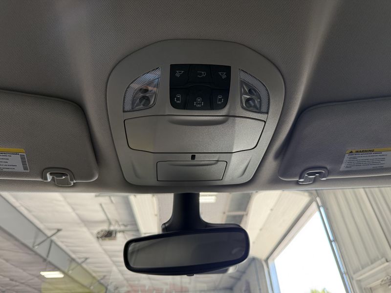 Used 2024 Chrysler Pacifica Touring LImage 23