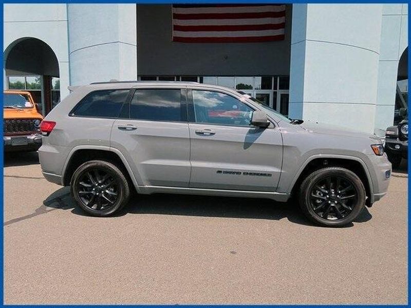 2022 Jeep Grand Cherokee WK Laredo XImage 2
