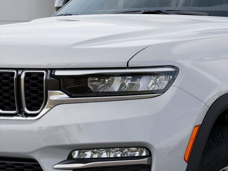 2025 Jeep Grand Cherokee Limited photo 3