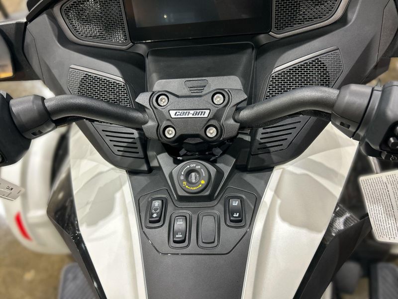 New 2026 Can-Am SPYDER RT SEA-TO-SKY (SE6) Image 28