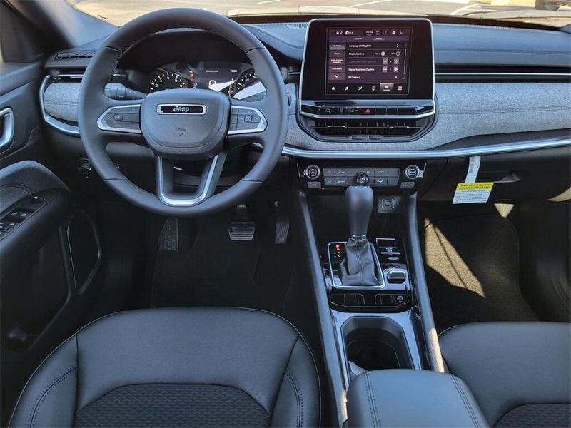 2025 Jeep Compass Latitude 4x4Image 29