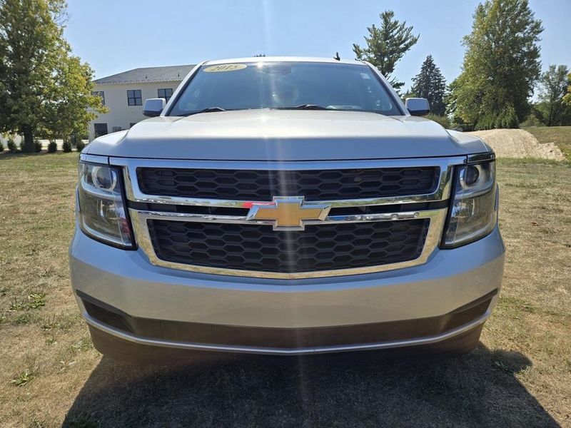 2015 Chevrolet Suburban 1500 LT photo 2