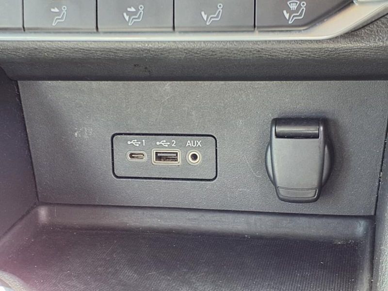 2022 Nissan Sentra SV photo 8
