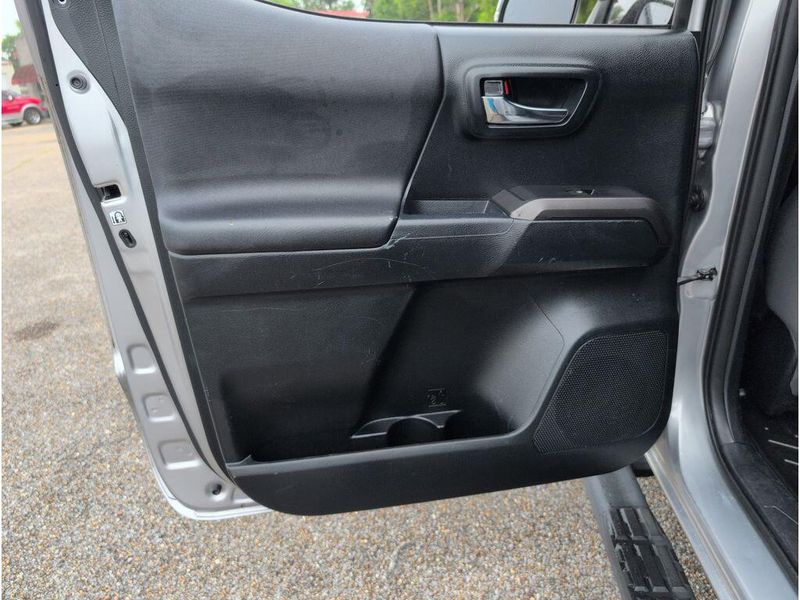 Used 2017 Toyota Tacoma TRD Off RoadImage 30