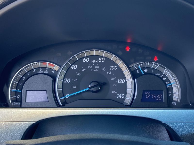 2012 Toyota Camry SEImage 27