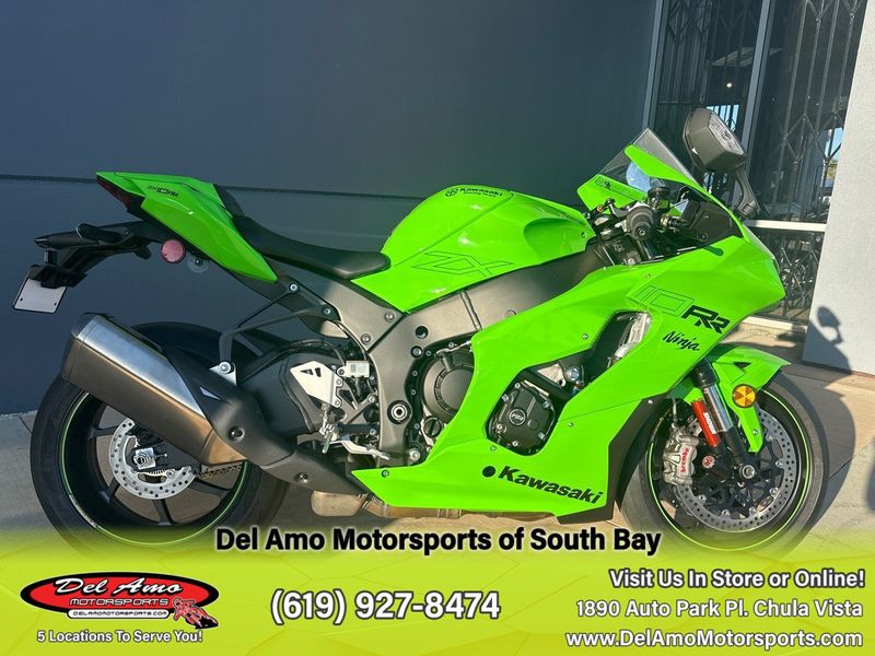 2024 Kawasaki ZX1002TRFNL-GN1  in a LIME GREEN/EBONY exterior color. Del Amo Motorsports of South Bay (619) 547-1937 delamomotorsports.com 