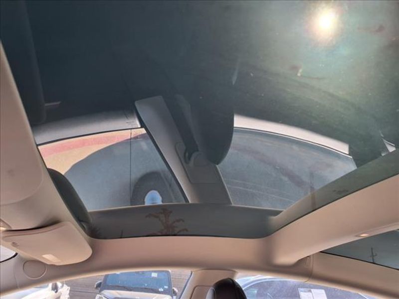 2022 Tesla Model 3 Long RangeImage 19