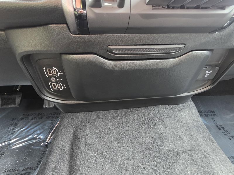 New 2025 RAM 1500 LaramieImage 31