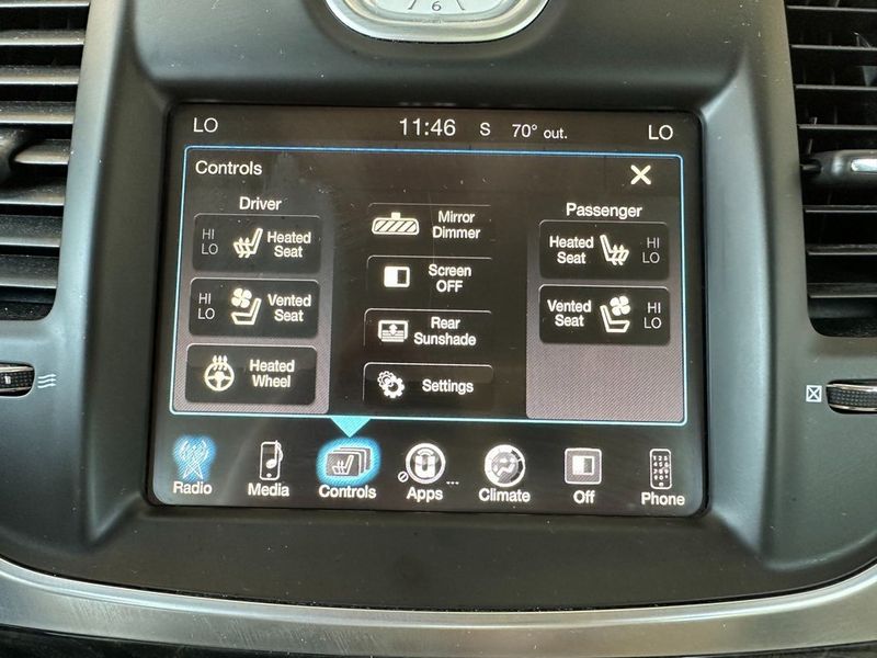 2016 Chrysler 300C BaseImage 6