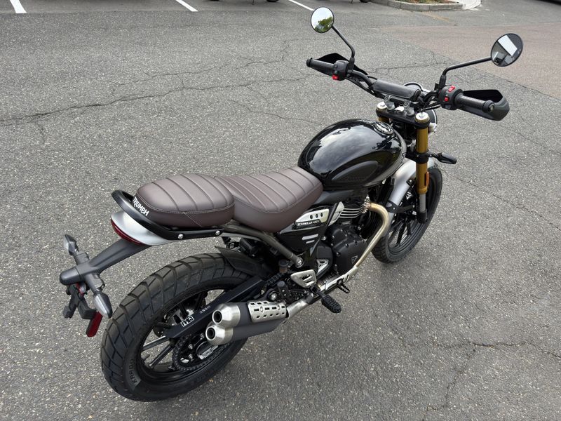 2025 Triumph SCRAMBLER 400 X - PHANTOM BLACK - SILVER ICE 