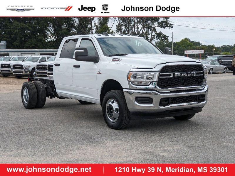 2024 RAM 3500 Tradesman Crew Cab Chassis 4x4 60