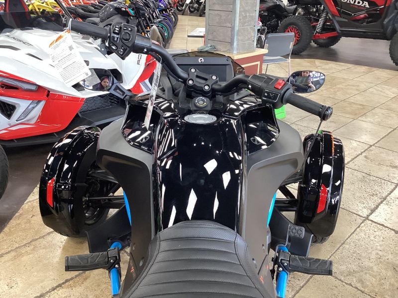 2023 Can-Am SPYDER F3S SPECIAL SERIES MONOLITH BLACK SATINImage 11
