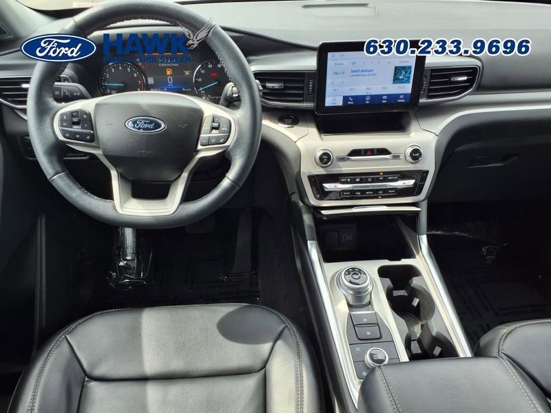 2023 Ford Explorer XLT photo 8