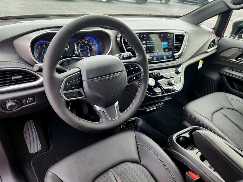 New 2027 Chrysler Pacifica Select