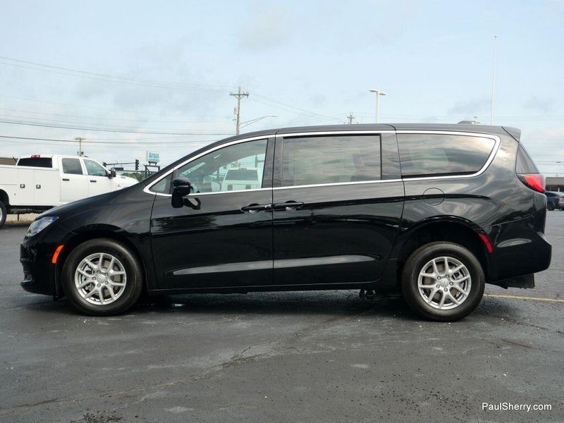 New 2025 Chrysler Voyager LXImage 19