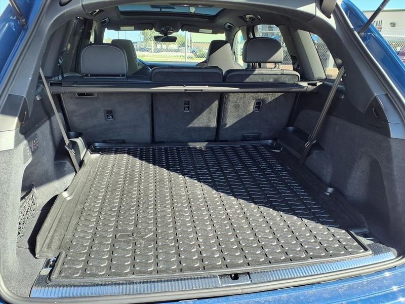 Used 2025 Audi SQ7 PrestigeImage 11