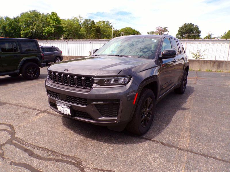 New 2026 Jeep Grand Cherokee Laredo Altitude 4x4