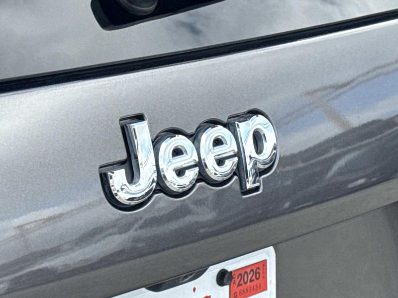 Used 2019 Jeep Cherokee Latitude Plus FWD