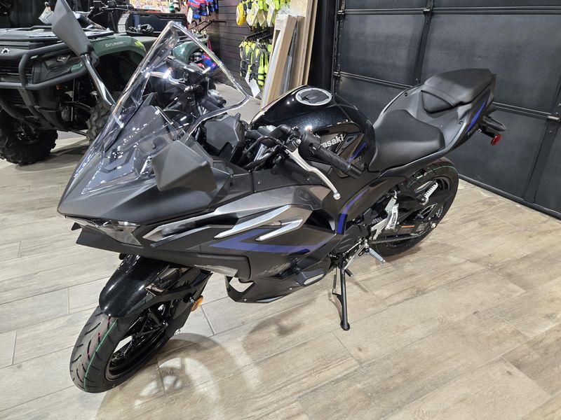 2025 Kawasaki NINJA 500 SE ABS METALLIC FLAT SPARK BLACK AND METALLIC SPARK BLACK Image 5