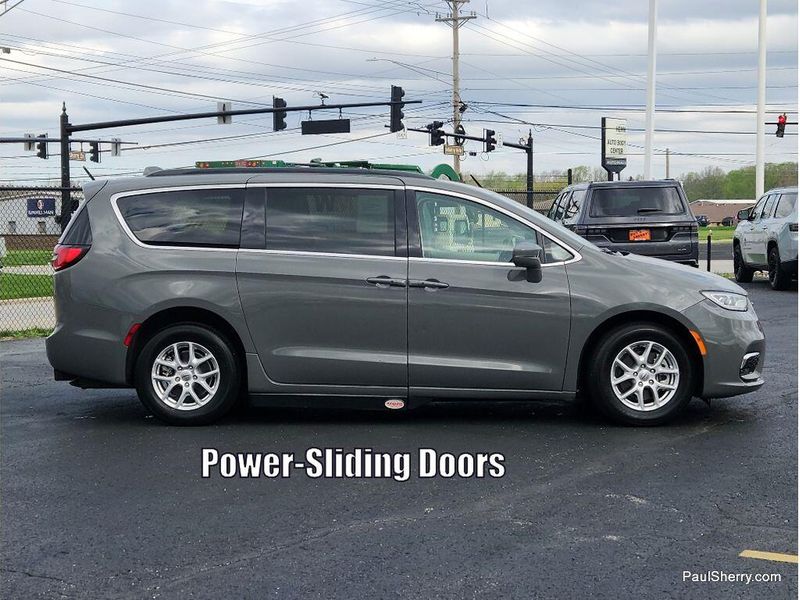 Used 2022 Chrysler Pacifica Touring L