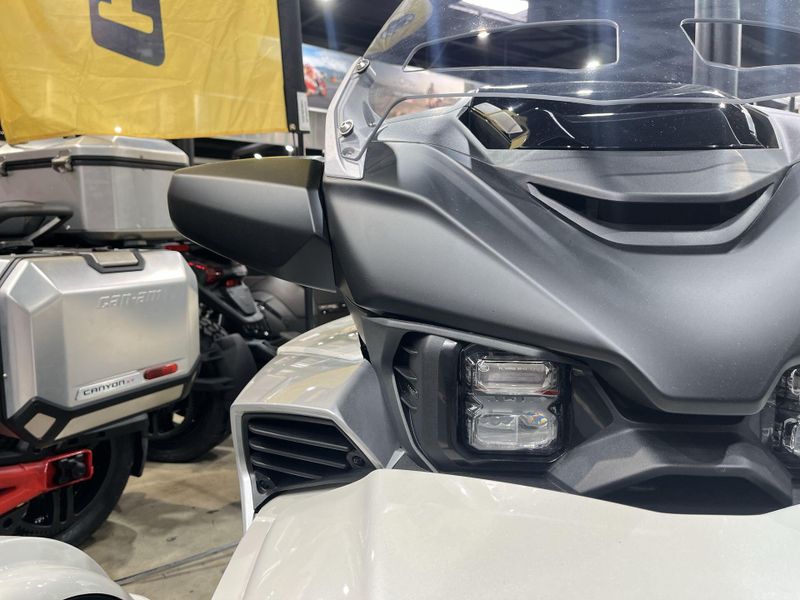 New 2026 Can-Am SPYDER F3 LIMITED (SE6) Image 24