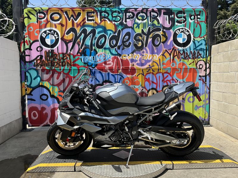 2025 BMW S 1000 RR Image 4