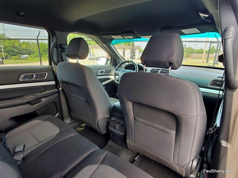 Used 2017 Ford Explorer XLTImage 23