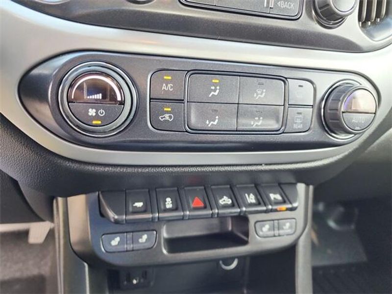 2022 Chevrolet Colorado LTImage 14