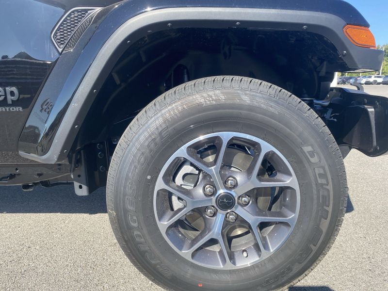 2025 Jeep Gladiator Sport S photo 10