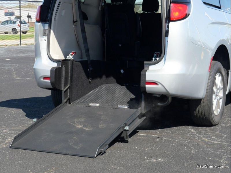 2022 Chrysler Voyager LXImage 9