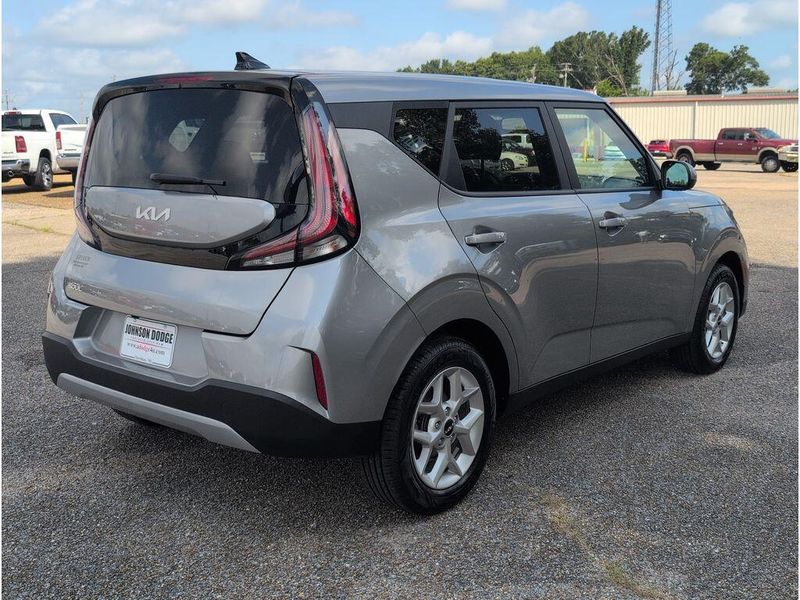 Used 2024 Kia Soul LXImage 5