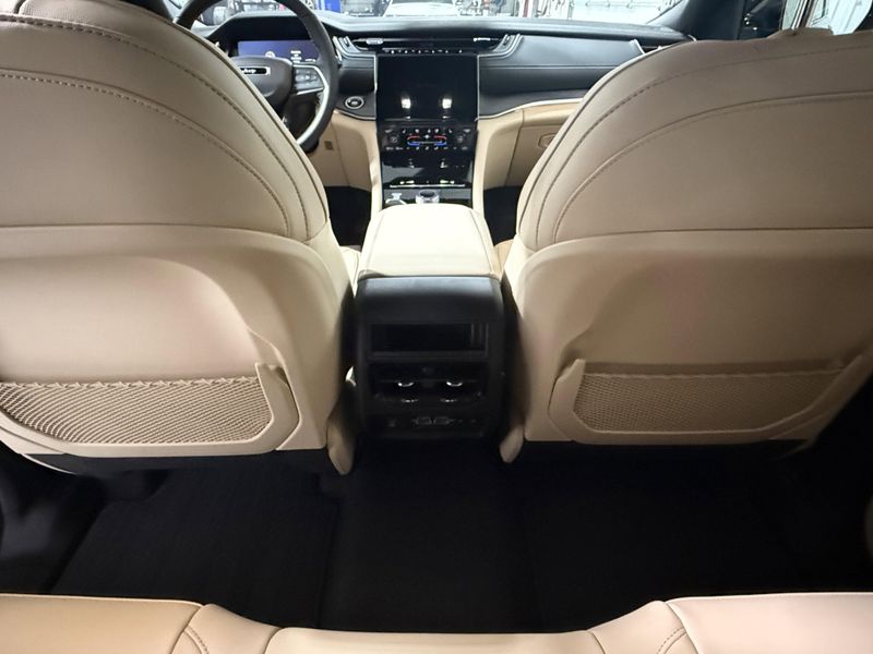 New 2025 Jeep Grand Cherokee Limited 4x4Image 23