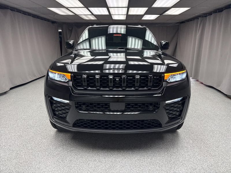 New 2027 Jeep Grand Cherokee L Limited Reserve 4x4Image 5